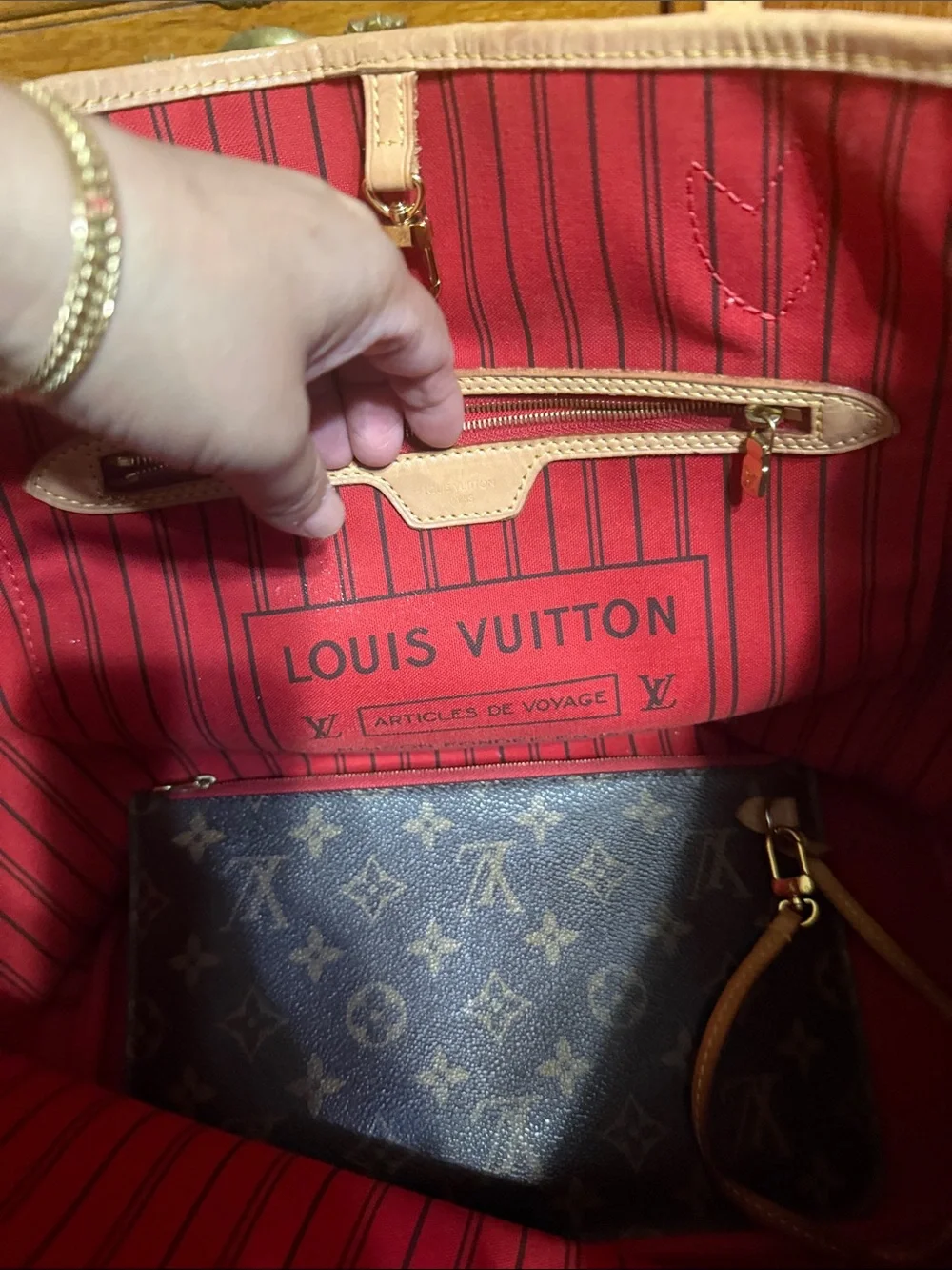 Louis Vuitton Monogram Canvas Neverfull MM.Comes with pouch as well